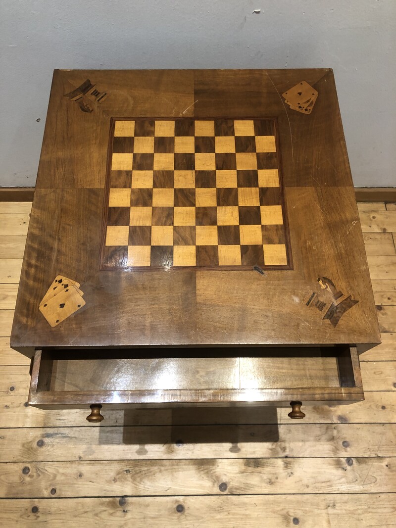 F 591 table à jeu