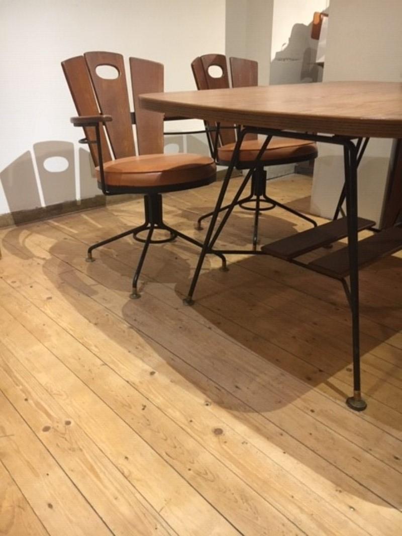 F 548 table avec 4 fauteuils USA
