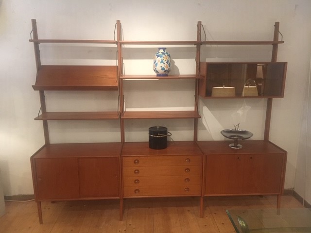 F 573 Poul Cadovius wall unit