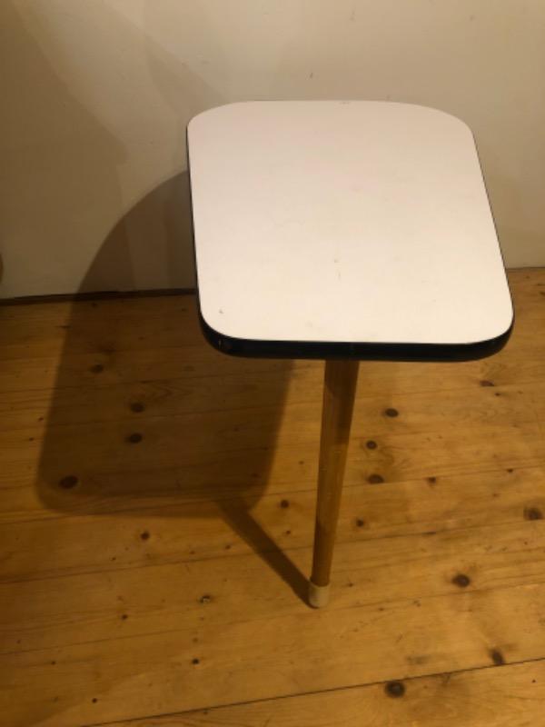 F 582 petite table basse