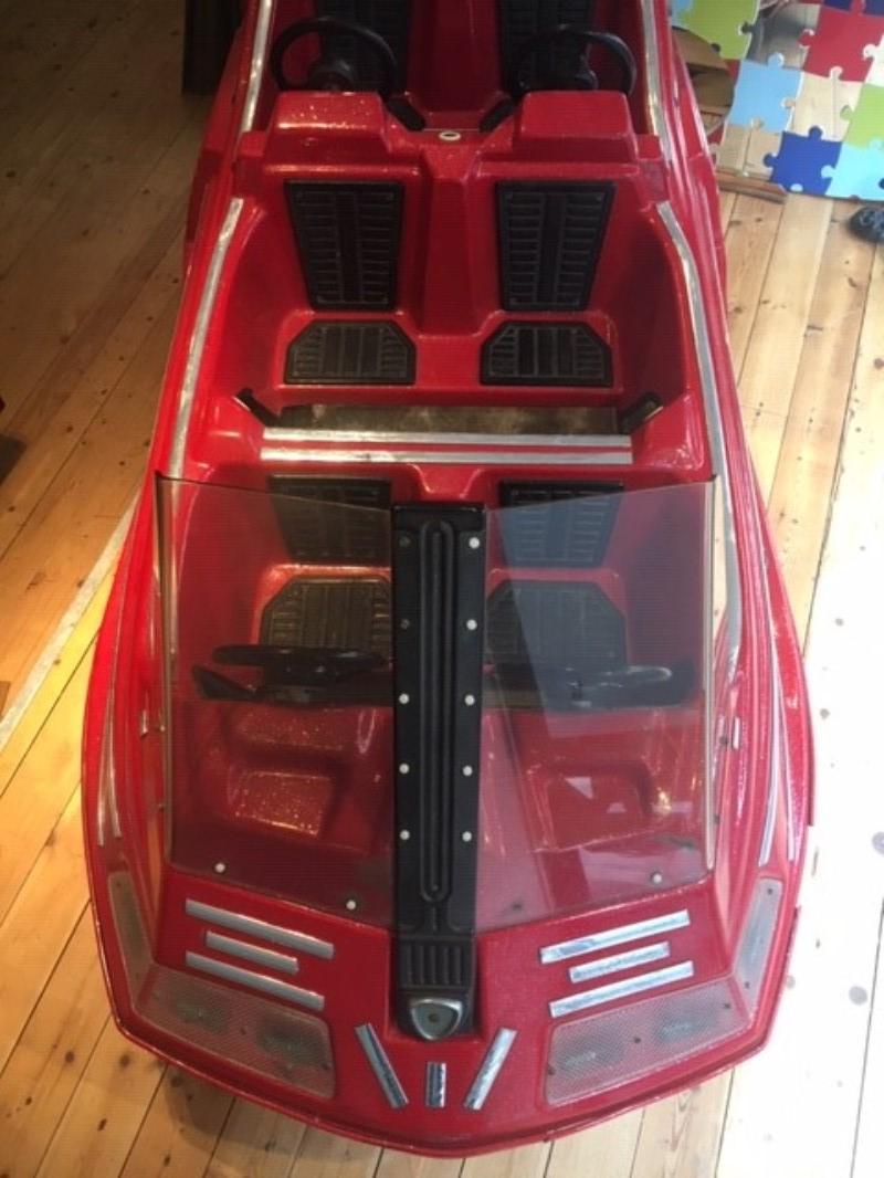 M 593 voiture de manège