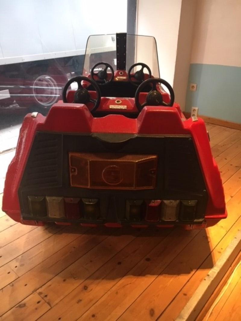 M 593 voiture de manège