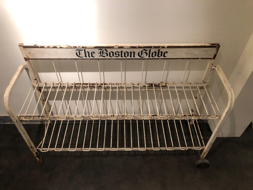 M 731 étagère The Boston Globe