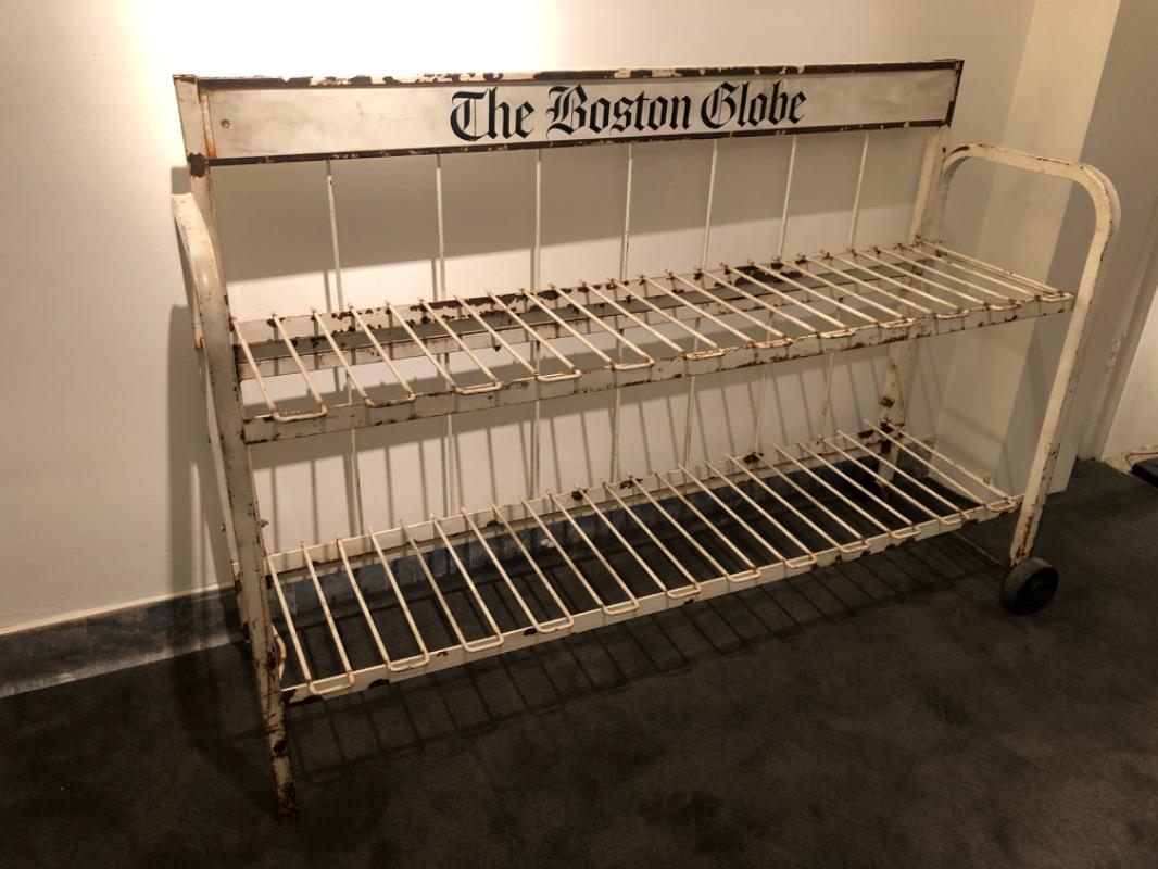 M 731 étagère The Boston Globe
