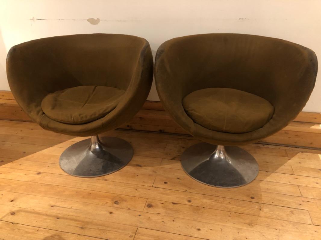 S 554 paire de fauteuils en velours brun